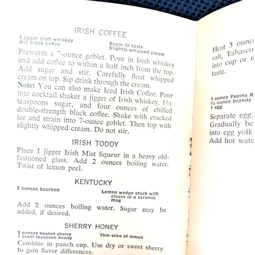 Heublein's Manhattan & Extra Dry Martini Cocktails (1969)‎ - Vintage Paperback